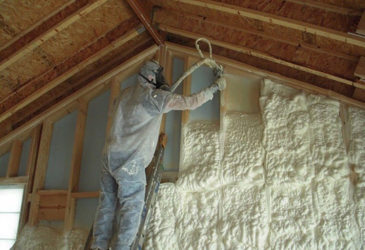 Finding Top-Quality Spray Foam Insulation and Roofing Contractors Near You