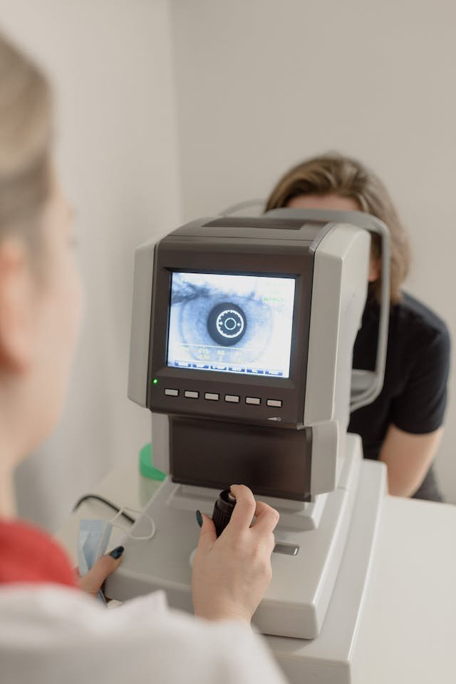 Ensuring Clear Vision: Exploring the Benefits of a Walk-In Eye Exam Near Me at Hillside Optometry in Granada Hills
