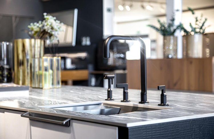 Ceramic vs. Granite Worktops: Making the Right Choice for Your Home