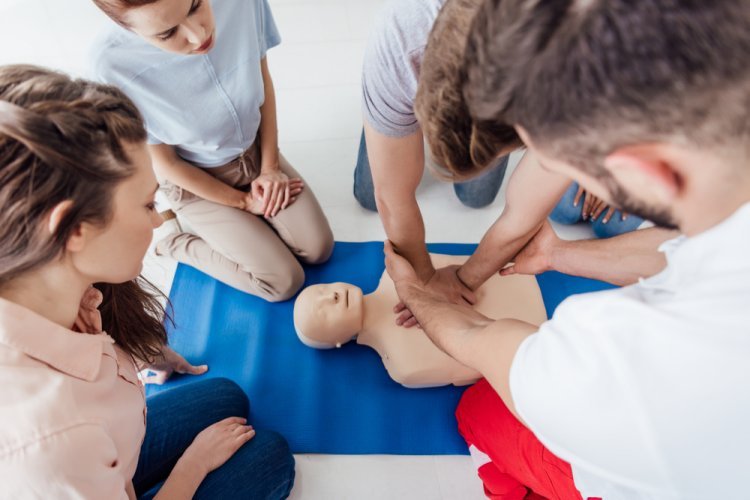 First Aid Essentials for Office Workers: Preparing for Emergencies in Dubai