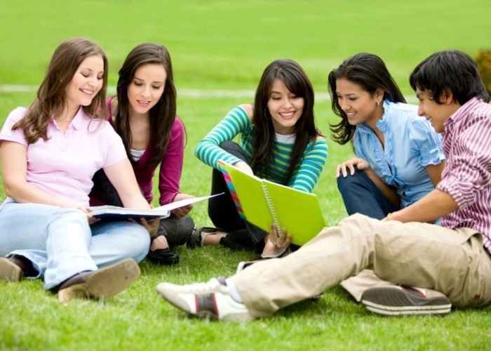 6 key benefits that academics get by engaging online assignment help services