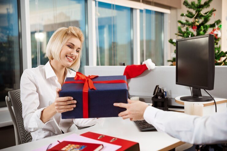 Enhancing Satisfaction and Loyalty with Corporate Gift Cards for Employees