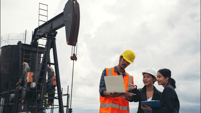 From Exploration to Refining: Understanding the Oil and Gas Industry Through Courses