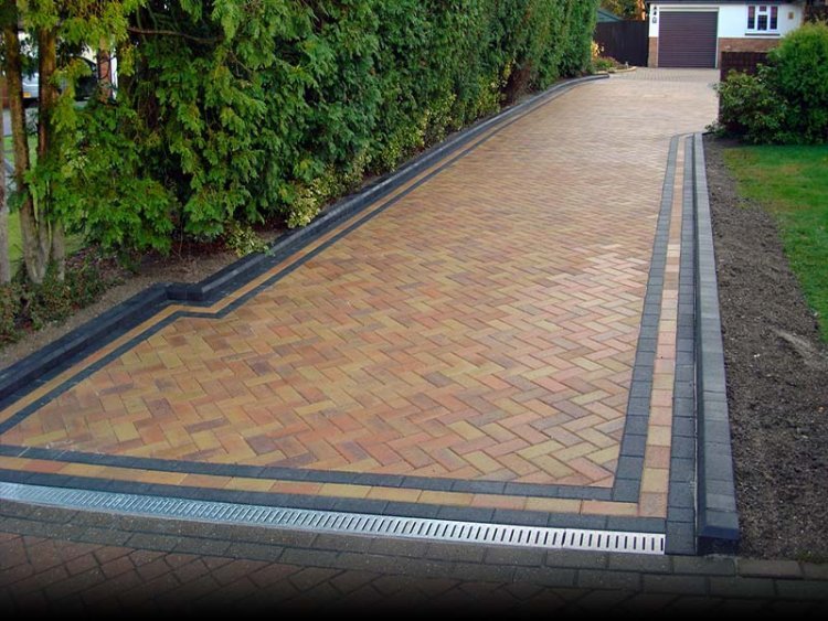 Expert Paving Services in Bromley – Driveways, Patios & More | Manor Fencing Bromley