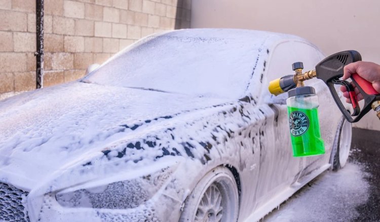 Snow Foam – The Ultimate Pre-Wash Solution for a Spotless Shine